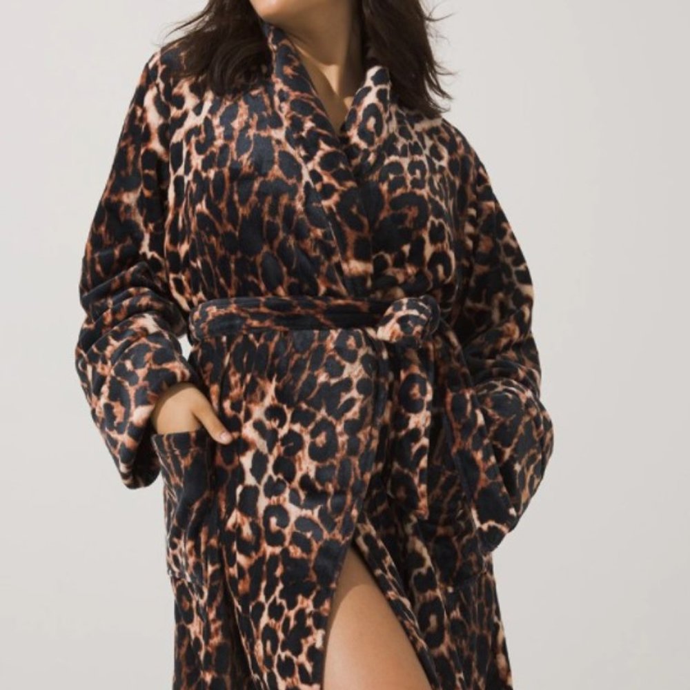SOMA EMBRACEABLE Plush Short Robe, SIZE L/XL
